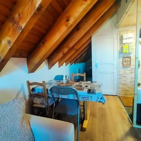 Le Nid Mansarde Apartmán *