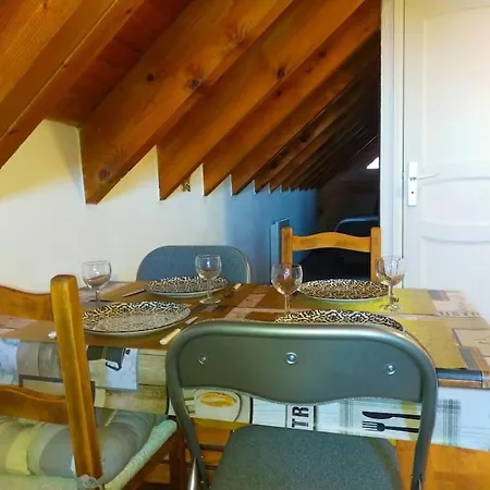 Le Nid Mansarde Apartment *