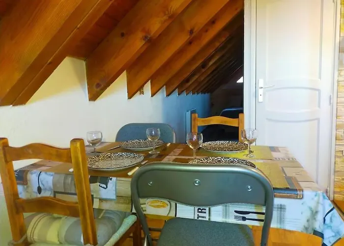 Le Nid Mansarde アパート *